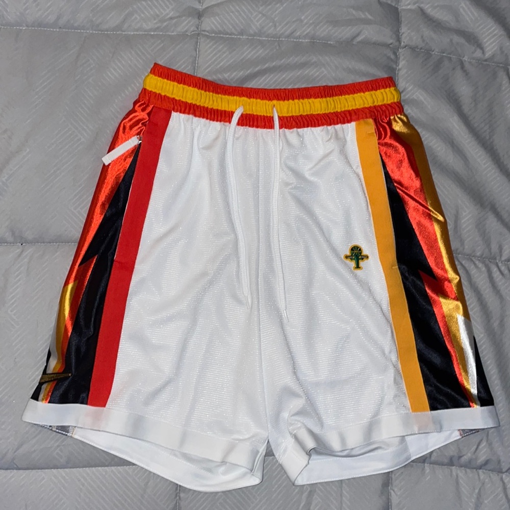 Mens Nike basketball shorts (NWT) ⚪️🟧